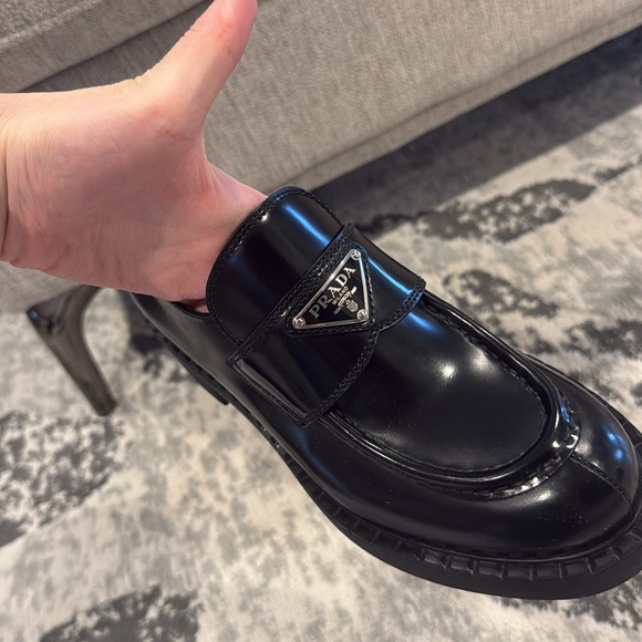 Prada - Brushed leather loafers
Just like new, only wore once. 100% Authentic - Picture 3 of 10